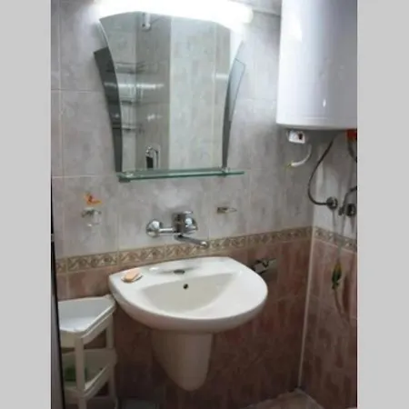 Your Lovely Summer In Sunny Apartment